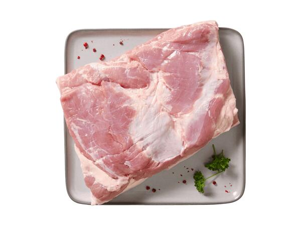 Frischer Schweinebauch im Stück