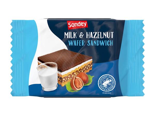 XXL Milk & Hazelnut Wafer Slices