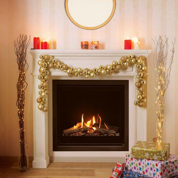 Slinger met kerstballen
