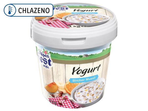 JOGURT S OVOCEM A MÜSLI