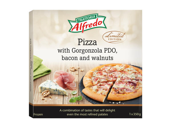 Pizza med gorgonzola, bacon och valnötter