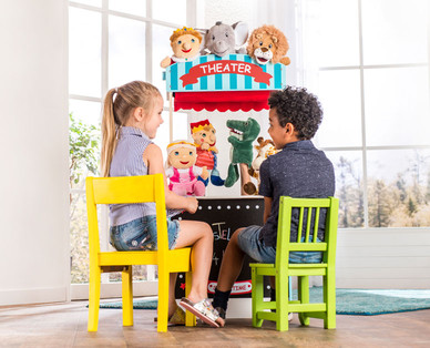 Marktstand mit Puppentheater