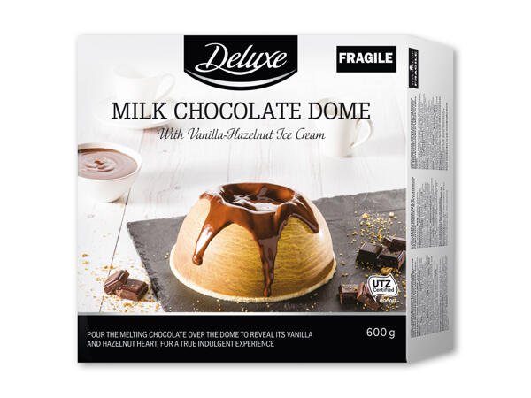 Isdessert med chokoladekuppel