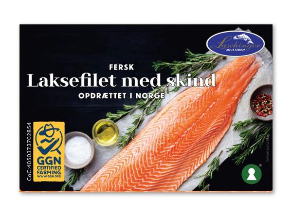 Hel lakseside