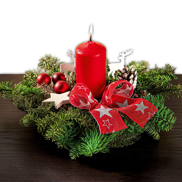 Adventsgesteck mit einer Kerze