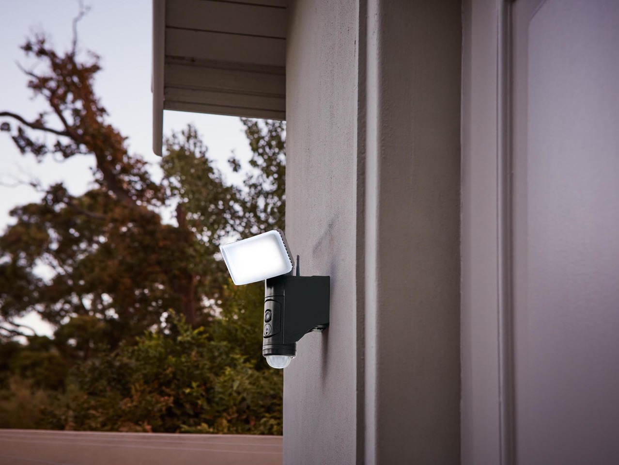 WiFi Outdoor Camera with LED Light