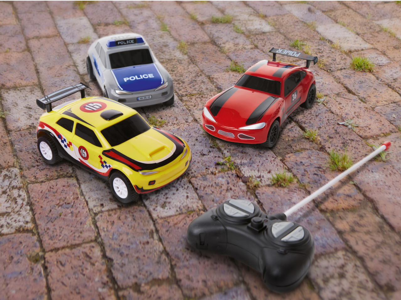 AUTO NA DÁLKOVÉ OVLÁDÁNÍ 1:28