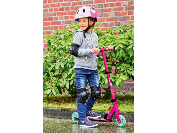 SCOOTER WITH LED WHEELS