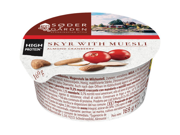 Skyr mit Müsli