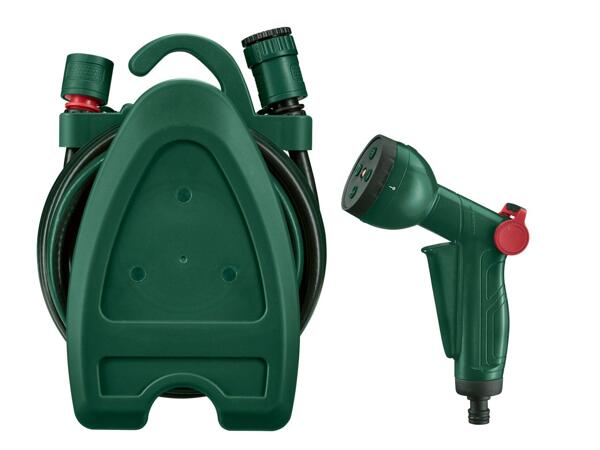 Garden hose set with wall bracket