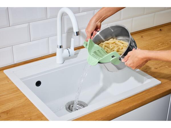 KUCHYŇSKÉ POMŮCKY