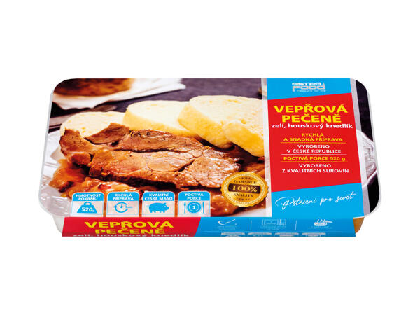 SEGEDÍNSKÝ GULÁŠ S HOUSKOVÝM KNEDLÍKEM / VEPŘOVÁ PEČENĚ SE ZELÍM A HOUSKOVÝM KNEDLÍKEM