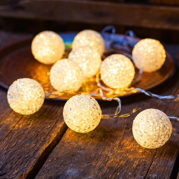 Lichterkette mit Ornamenten