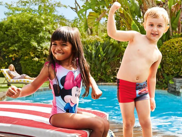 Mädchen Tankini/Badeanzug, Buben Badeshorts1