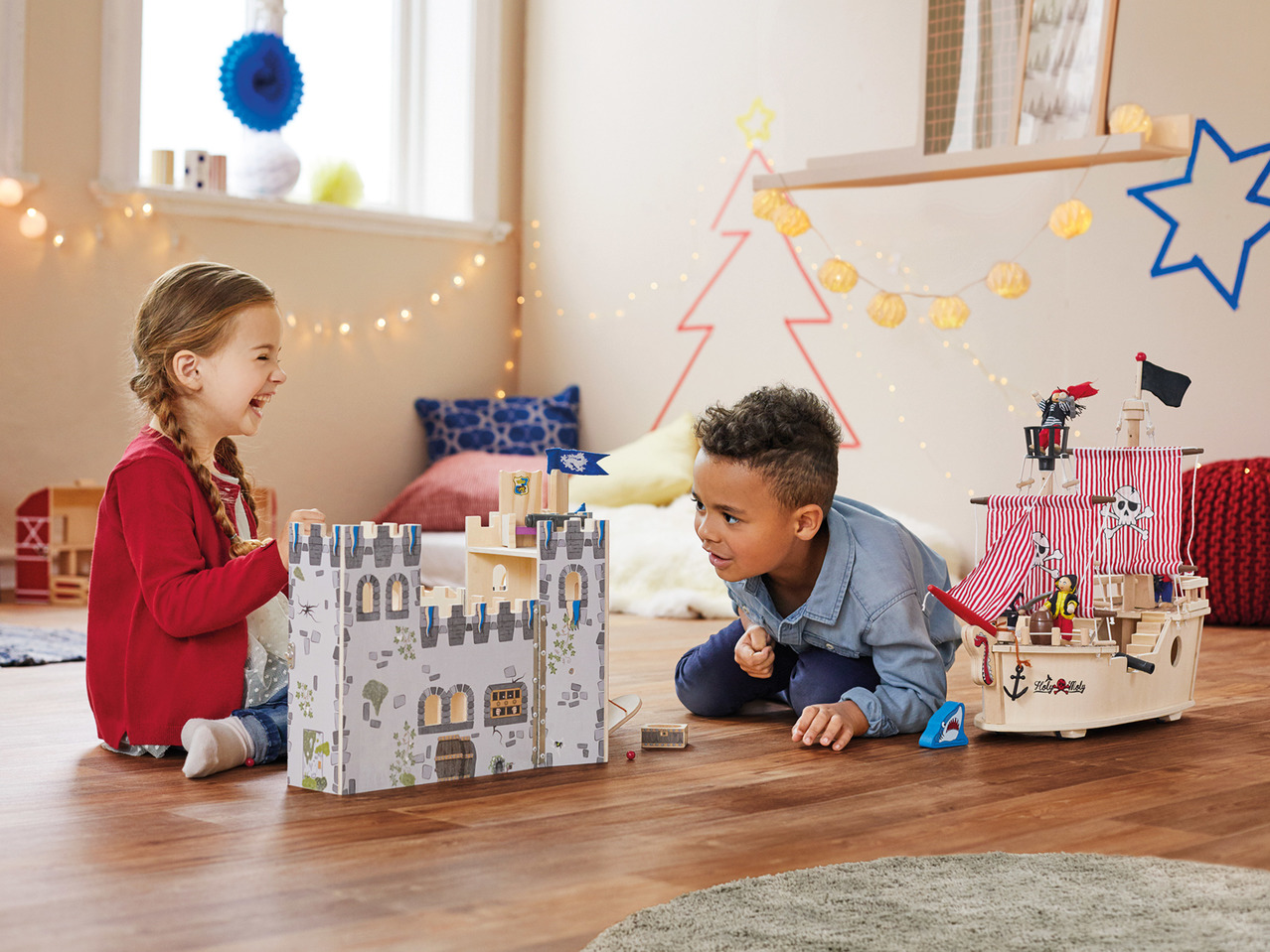Playtive Junior Pirate Ship, Knight's Castle or Portable Farmhouse1
