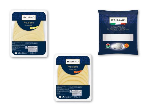 Provoletta ost i skiver eller bøffel mozzarella