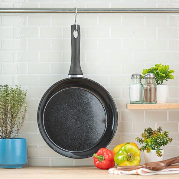 CROFTON(R) 				Sauteuse, 28 cm