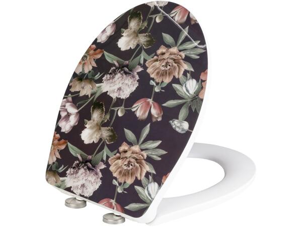 Toilet seat with soft close mechanism