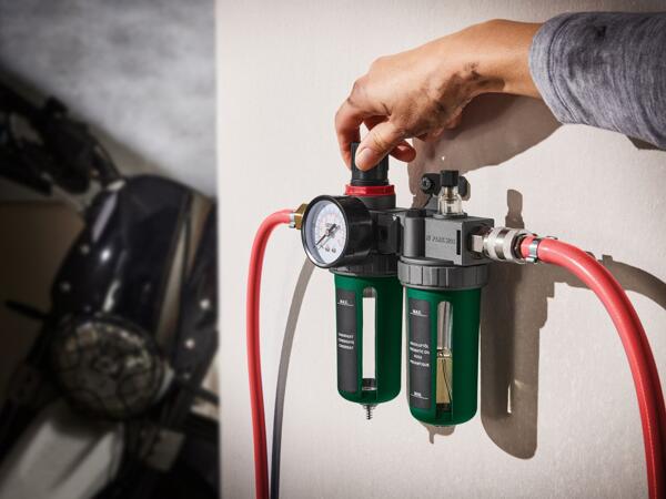 Compressed Air Hose Reel or Air Filter Regulator & Lubricator