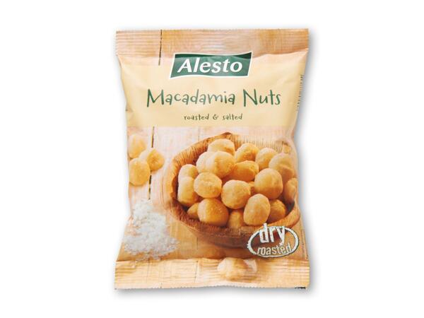 Macadamianødder eller cashewnødder og peanuts