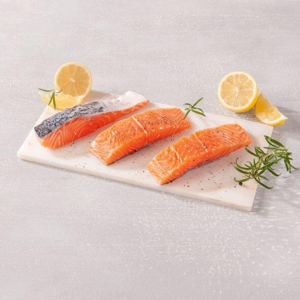 GOLDEN SEAFOOD(R) 				Filet de saumon frais avec peau, 3 pcs