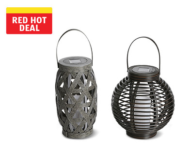 Gardenline Rattan Style Solar Outdoor Lantern