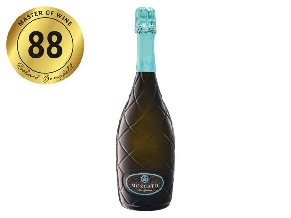 Moscato Spumante Dolce Wine