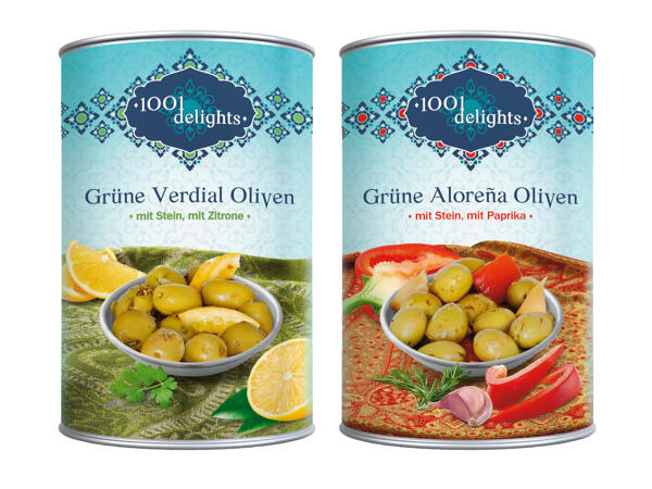 Grüne Oliven mariniert, mit Stein