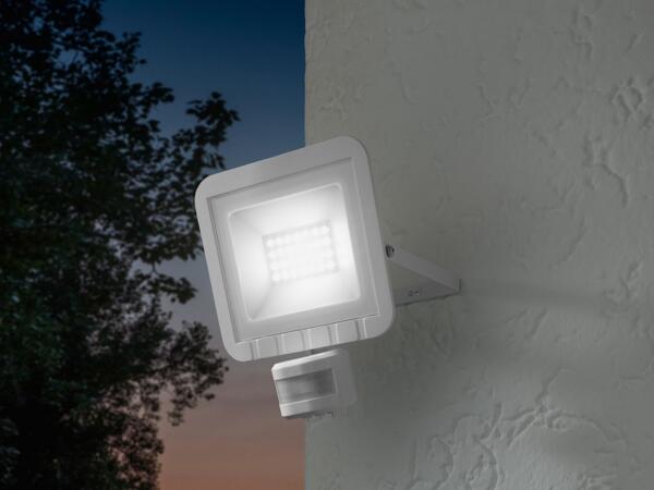 LED outdoor floodlight