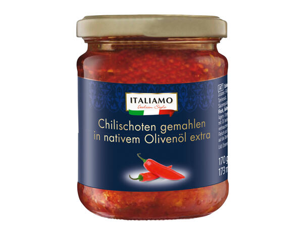 Chilischoten gemahlen in extra nativem Olivenöl