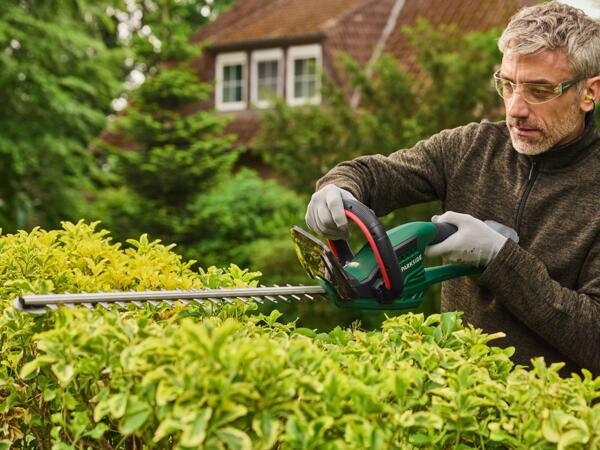 20V Cordless Hedge Trimmer