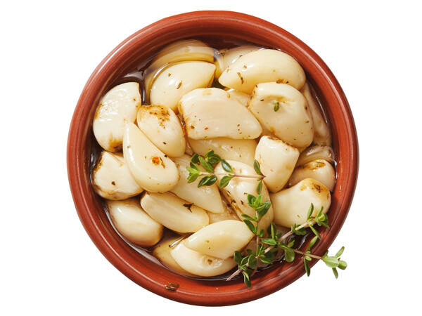 Eingelegte Knoblauchzehen
