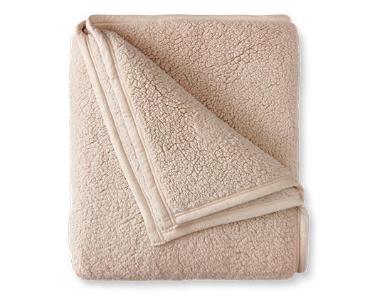 Huntington Home
60" x 70" Feathersoft Throw