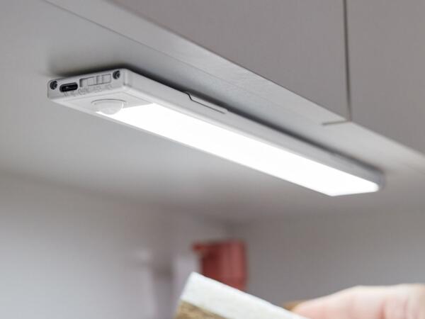 Cordless Under-Cabinet Light