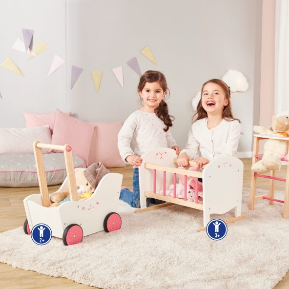 Houten poppenwagen of poppenwieg