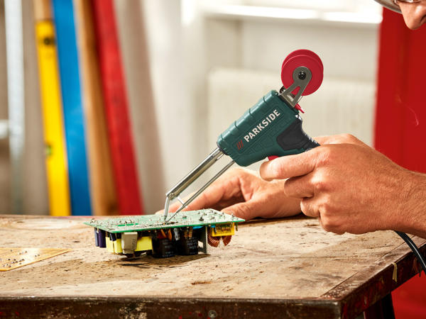 Soldering Gun with Solder Feed