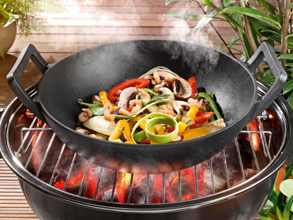 Wok en fonte pour le barbecue