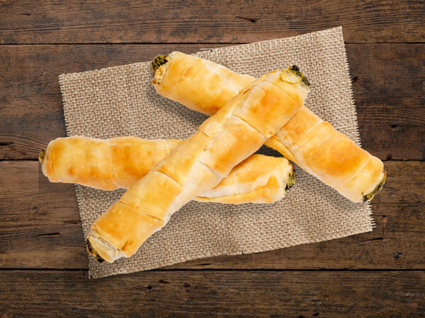 Bastoncino börek con spinaci e formaggio
