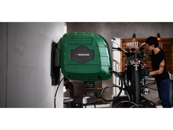 Compressor with automatic hose reel
