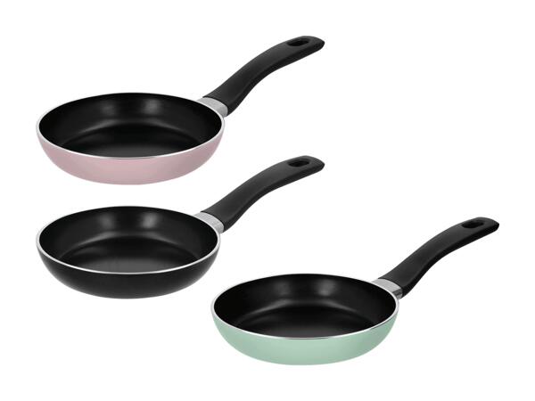 Petite poêle en aluminium