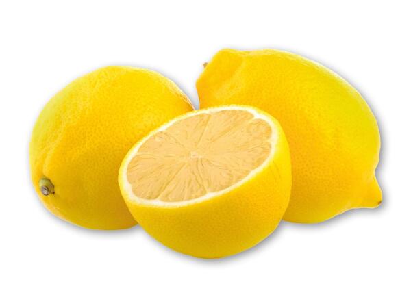 Passionsfrugter i bakke eller økologiske citroner