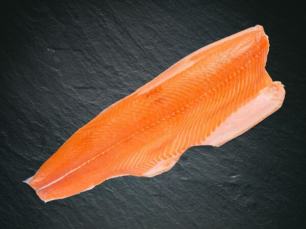 Filetto di salmone intero con pelle