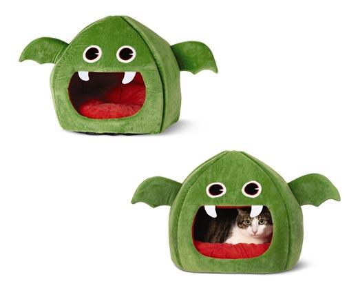 Heart to Tail 
 Fall Character Pet Bed