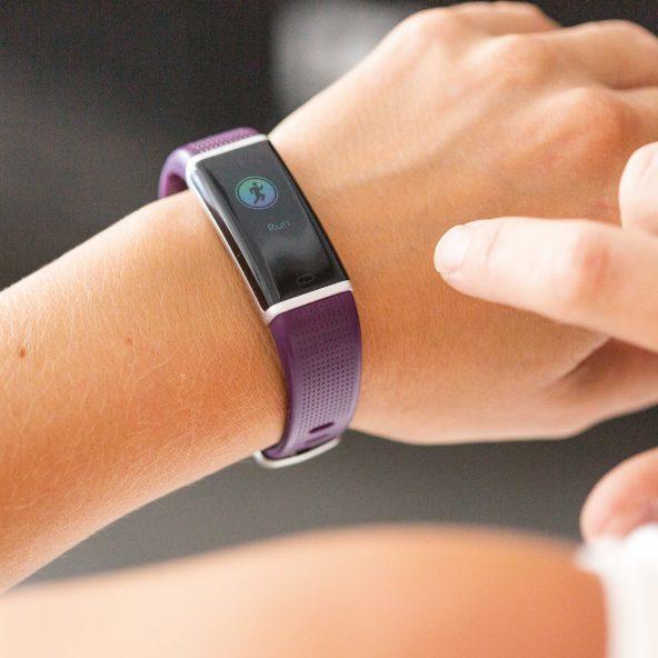 Bracelet fitness avec cardiofréquencemètre