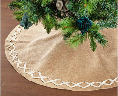 Natural Look Tree Skirt