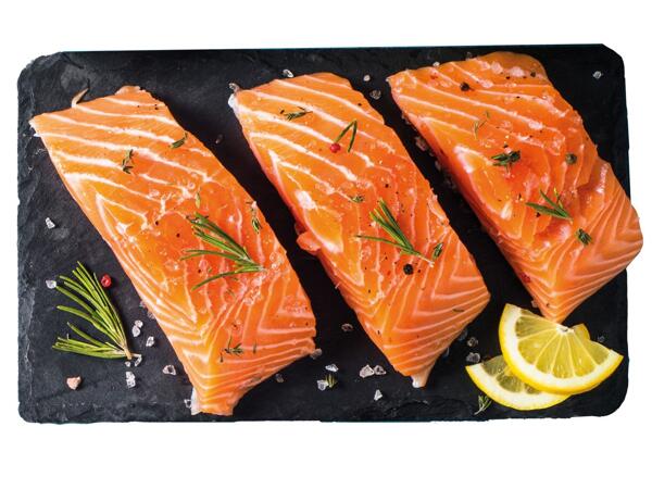 Frische Lachsfilet-Portionen