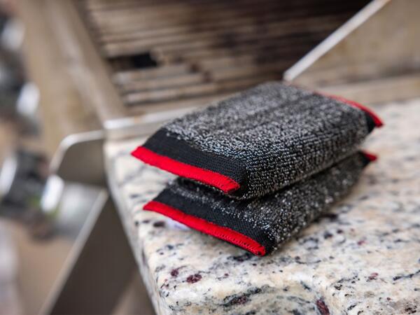 Grill scouring pad, 2 pieces