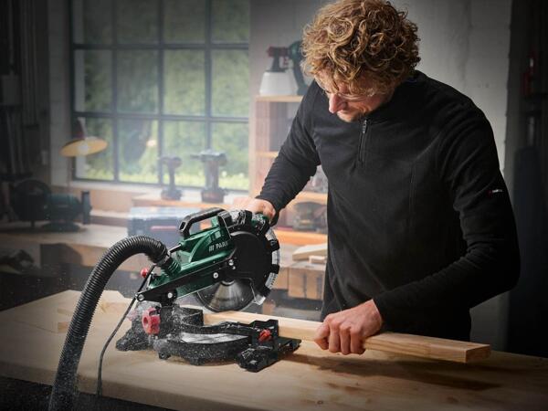 Compound mitre saw