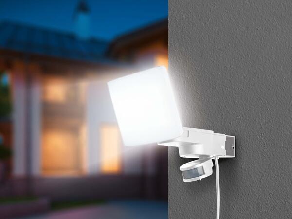 24W LED Outdoor Spotlight