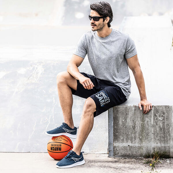 Sport- und Freizeitschuhe